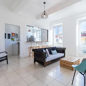 Apartment Bright Old Town, Nice